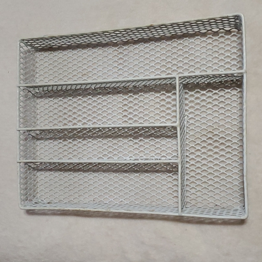 ** FINAL CLEARANCE** Flatware Organizer